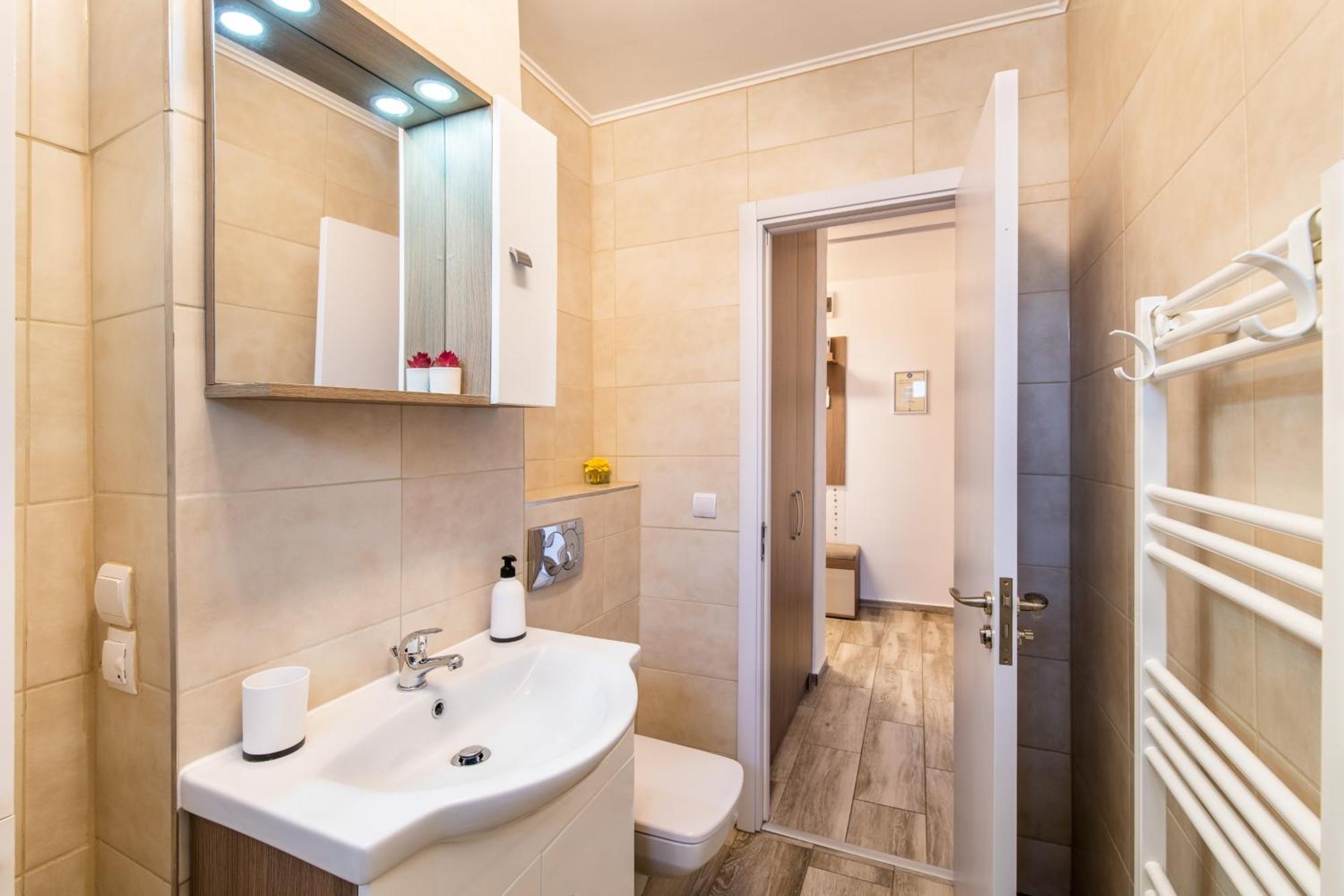 Springhome - Cozy Apartment With Balcony & Parking Brasov Ngoại thất bức ảnh