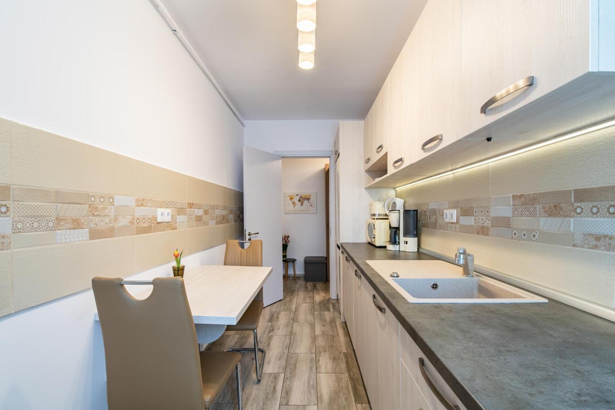 Springhome - Cozy Apartment With Balcony & Parking Brasov Ngoại thất bức ảnh