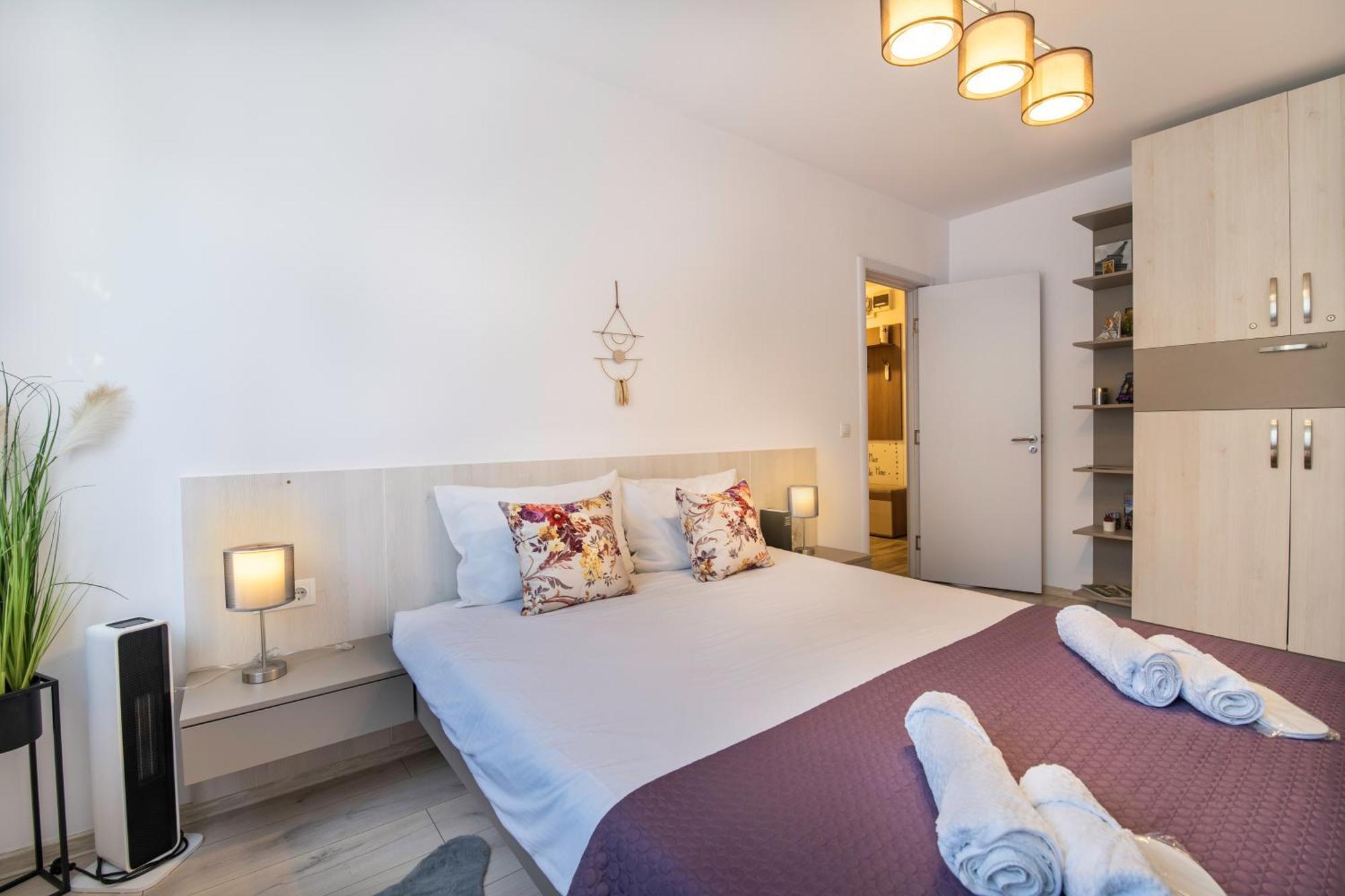 Springhome - Cozy Apartment With Balcony & Parking Brasov Ngoại thất bức ảnh
