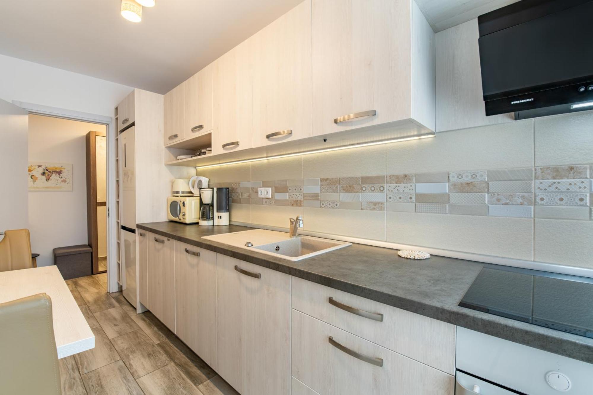 Springhome - Cozy Apartment With Balcony & Parking Brasov Ngoại thất bức ảnh
