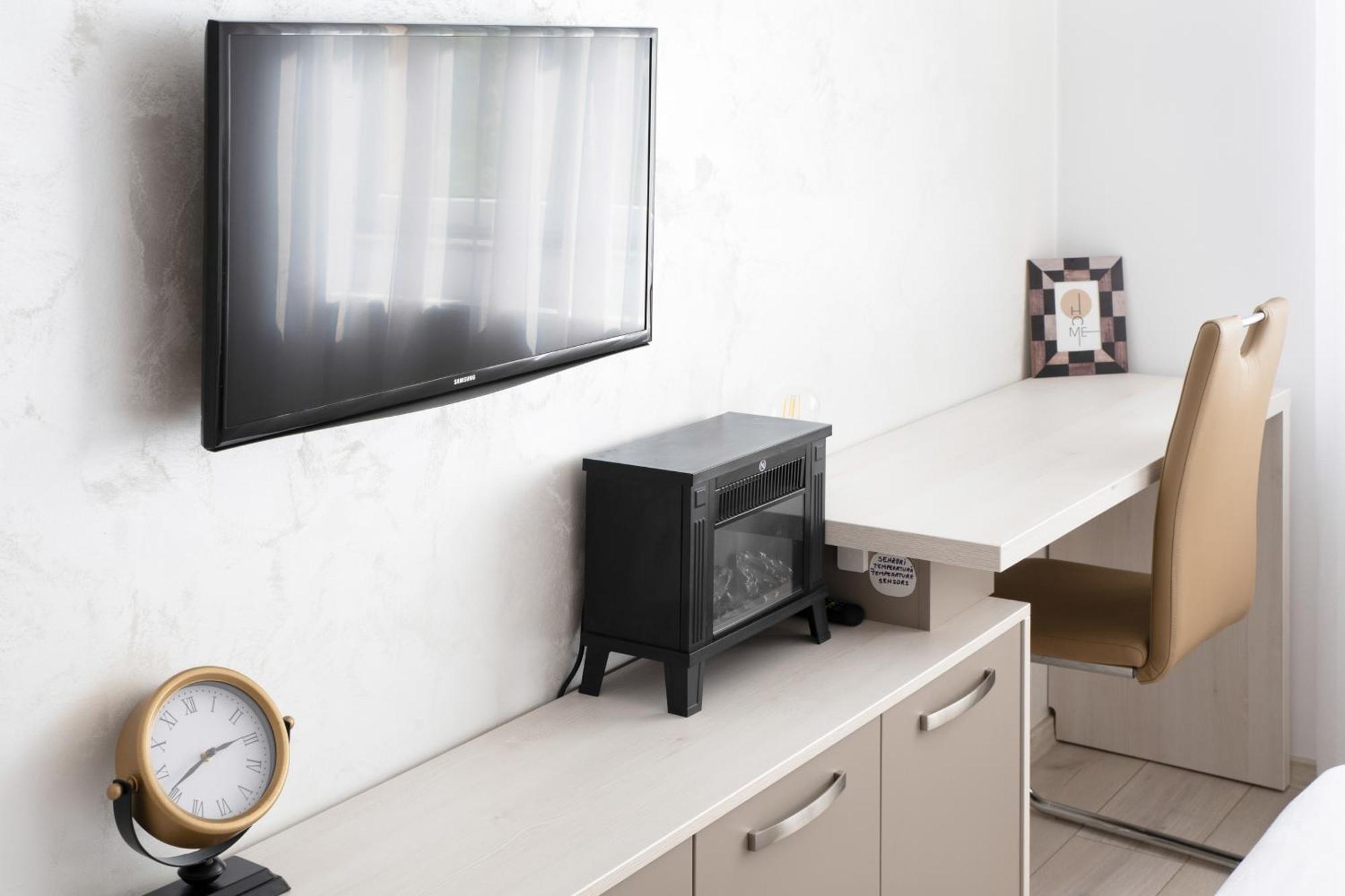 Springhome - Cozy Apartment With Balcony & Parking Brasov Ngoại thất bức ảnh