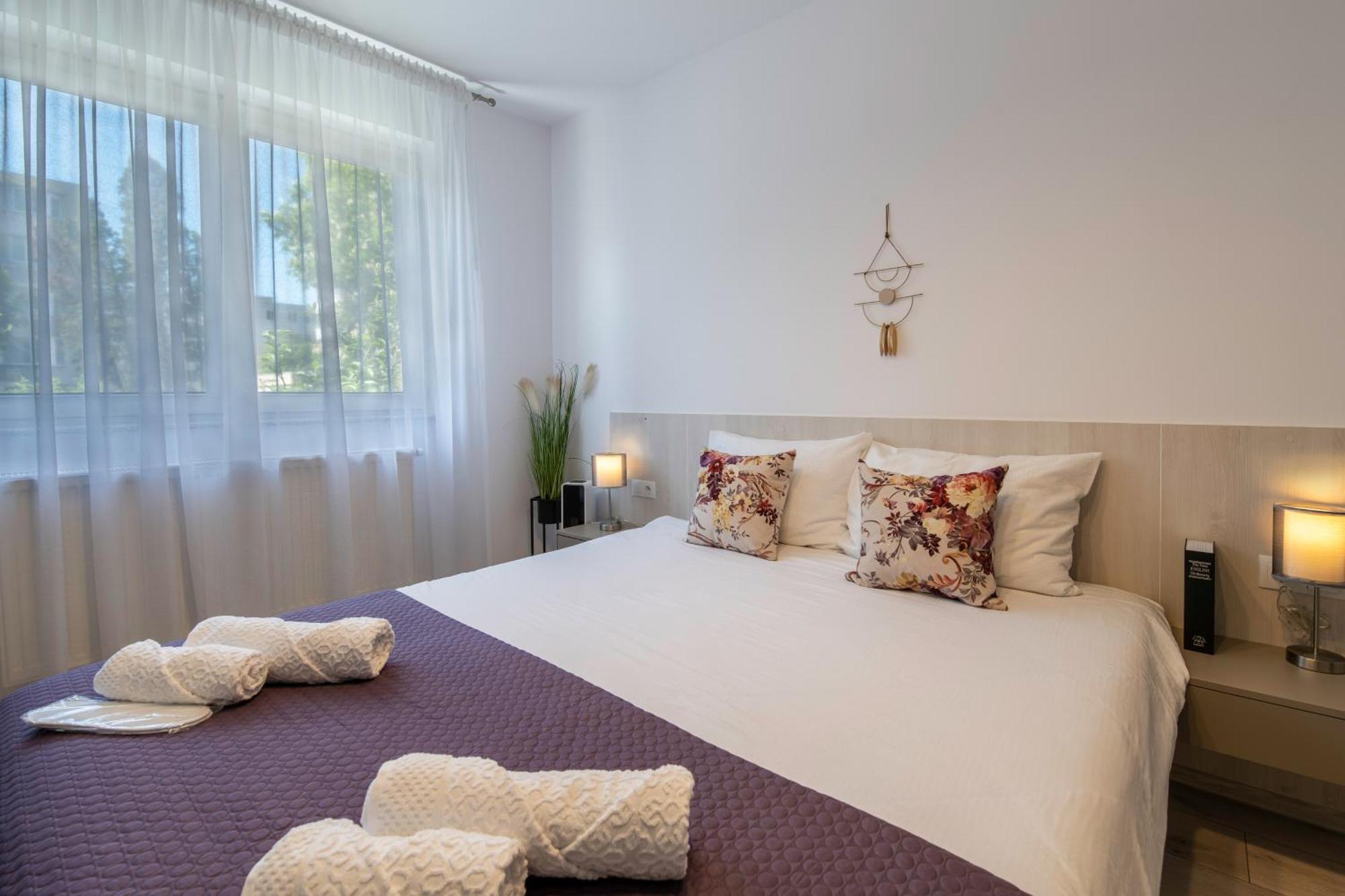 Springhome - Cozy Apartment With Balcony & Parking Brasov Ngoại thất bức ảnh